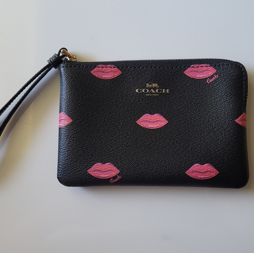 Coach wristlet sephora collection